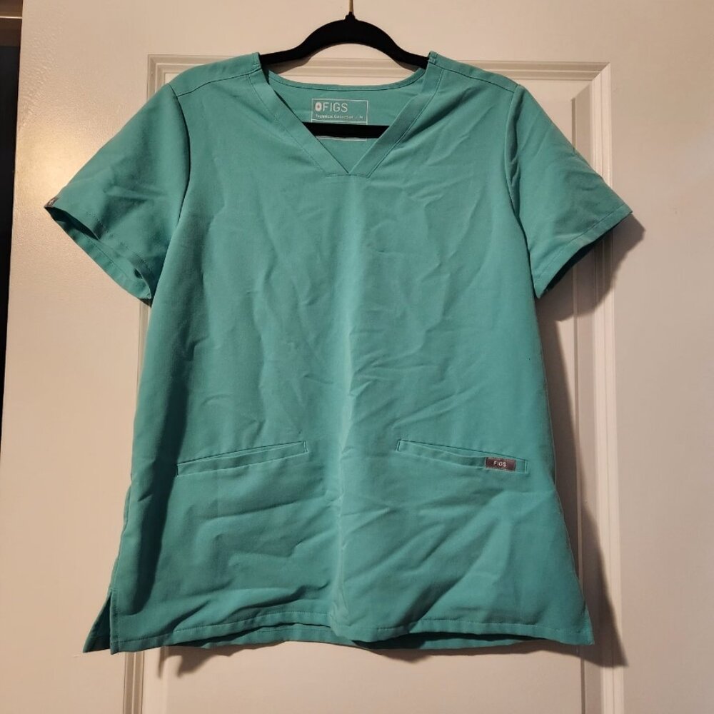 Figs scrub top with pockets